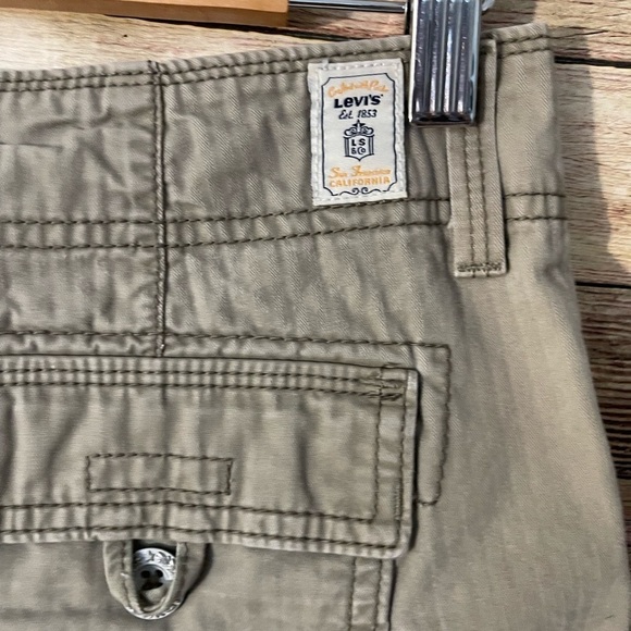 Levis Utility Cargo Shorts Womens Green Cotton Mid Rise Zip Button Casual Size 4 - Picture 3 of 6
